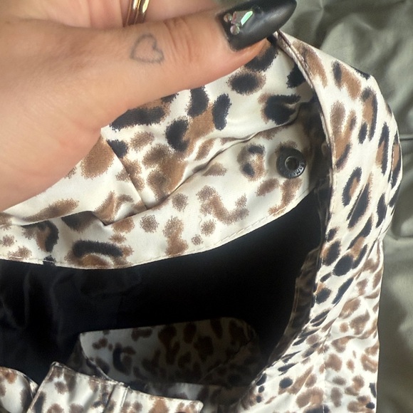 Billabong Leopard-Print Hooded Ski Jacket in Cream, Brown & Black - Picture 5 of 16